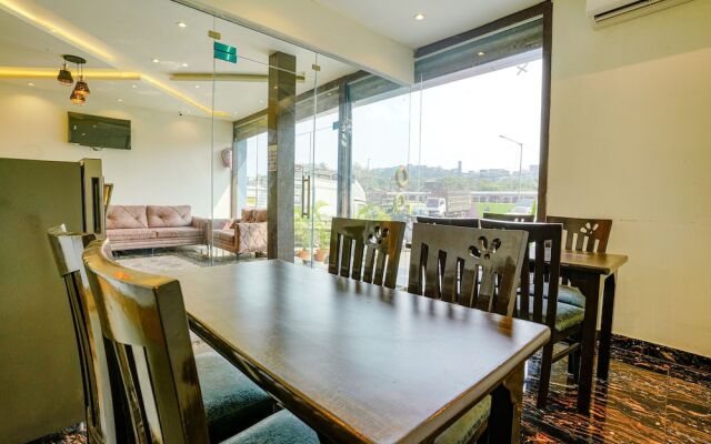 Fabhotel Royal Palace I