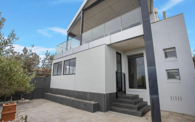 Mornington Esplanade Beachfront & SPA by Rss