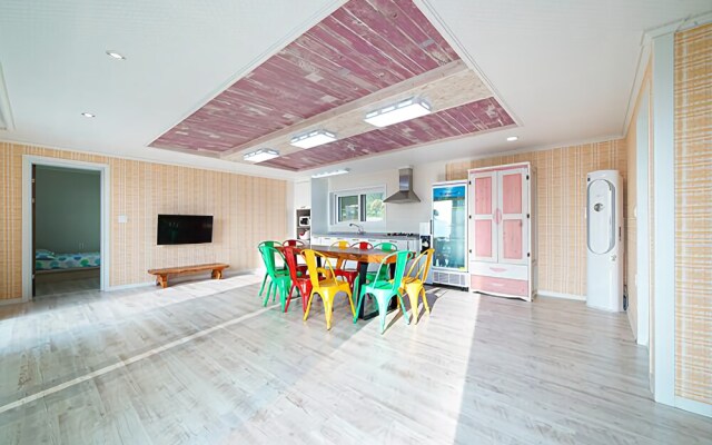 Nonsan Lake and Sunset Pension