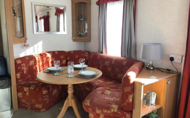Lovely 3 bedroom 8 berth caravan in Rhyl