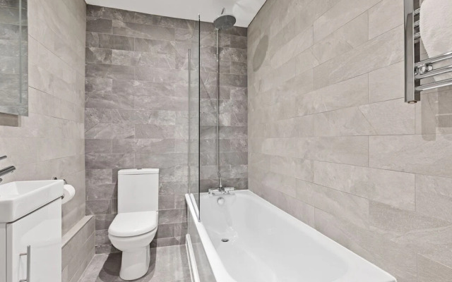 Right On : Bright On Apartment 1G | By My Getaways