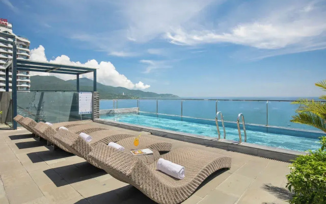 Mangata Beachfront Hotel