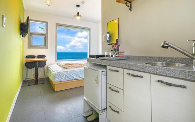 Jeju Byeolhaeneunbam Sungsanpo Oceanview Pension