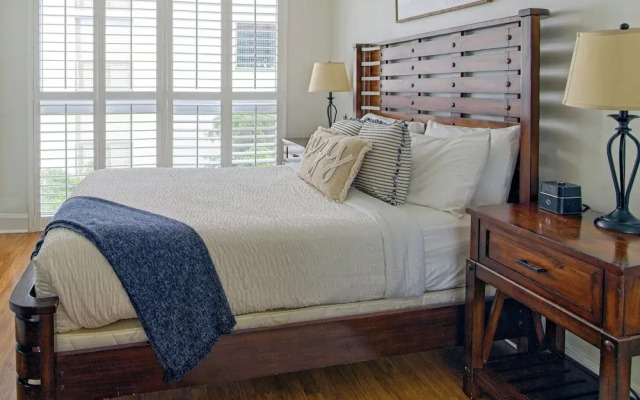1 Bedroom Steps to Marina and CocoWalk