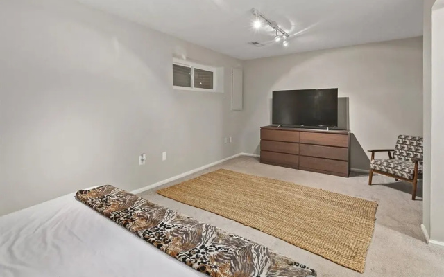 Top Rated Townhome - Largest Corner Unit With Patio, Deck, Basement, and new Luxury Mattresses! Self Checkin. Super Host Support!