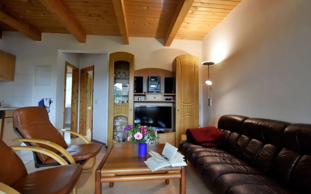 Geraeumige Ferienwohnung in Boddin mit Garten