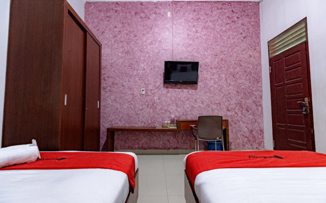 RedDoorz Syariah near UISU Medan