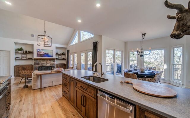 Luxury Mountain Home in Big Canoe! Golf / Lake / EV / Game Room!