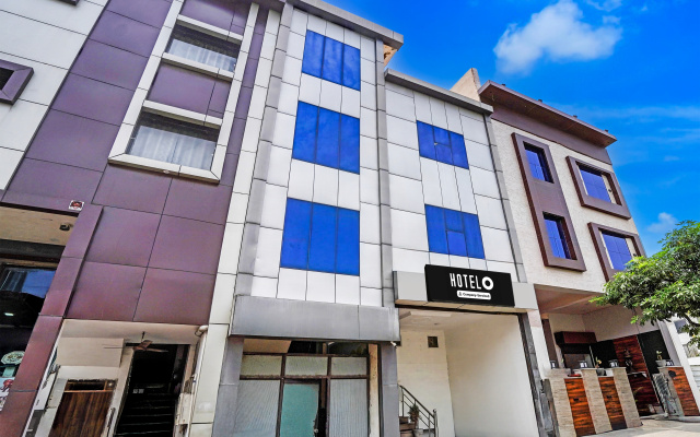 Hotel O Shilpgram Taj Mahal East Gate