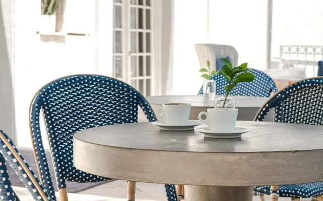 Blue Moon Hotel, Autograph Collection