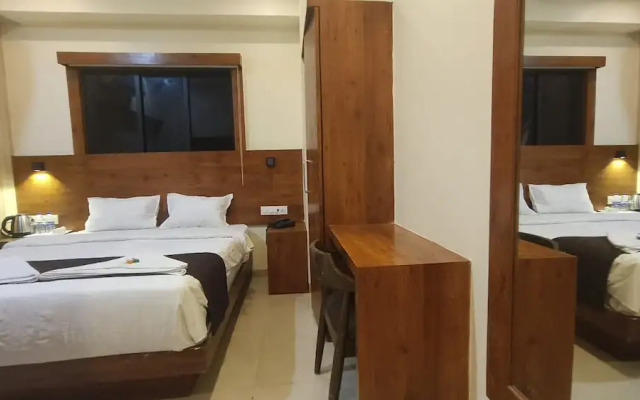 Hotel Ashraya International