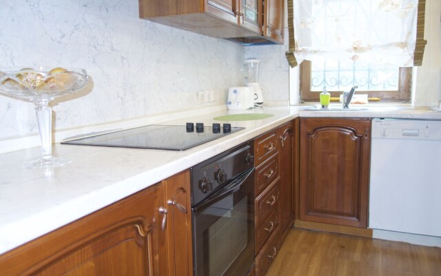 LUXKV Apartment on Panfilovskiy 3