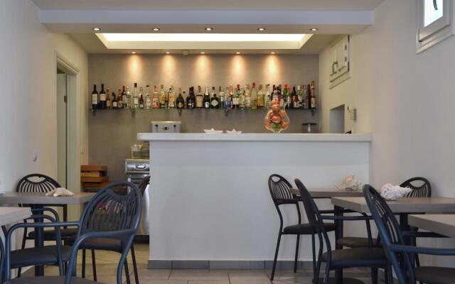 Alexandros Suites & Apartments