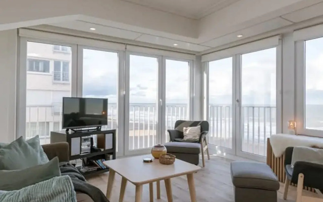 Beautiful Seaview Apartment With Private Garage