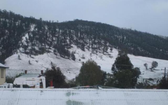 Hilltop Hotel Omeo