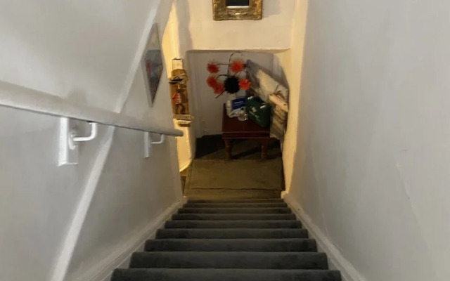 Stunning 2-bed Apartment Above Schooners Bar