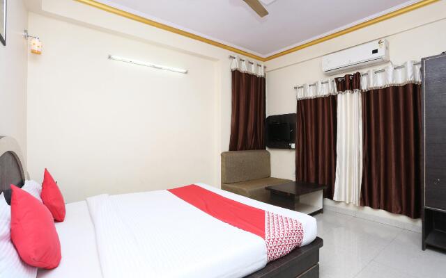 OYO 7828 Hotel Saket