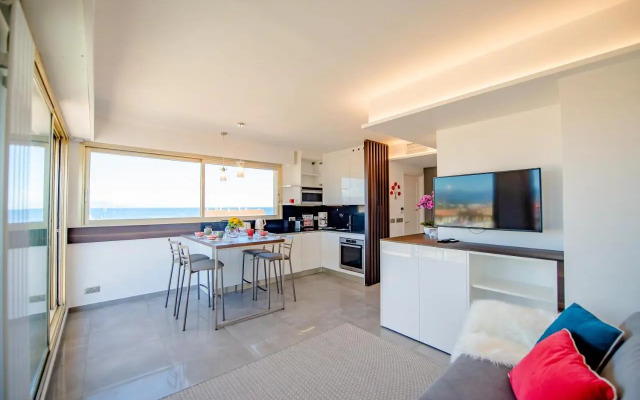 High Standing with Incredible Old Antibes and Sea views