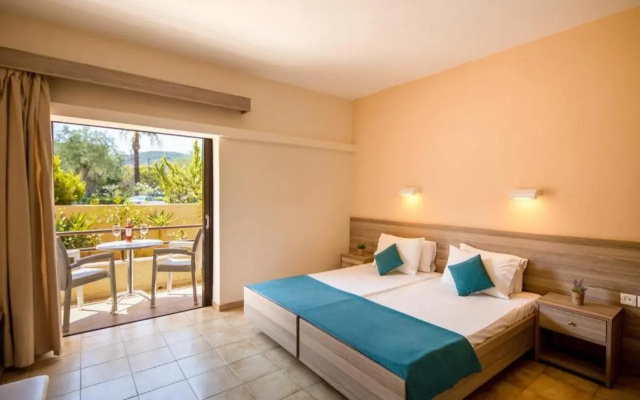 Rossis Beach Hotel