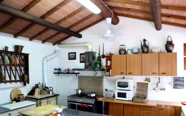La Villa a Charming Villa With Swimming Pool-la Villa