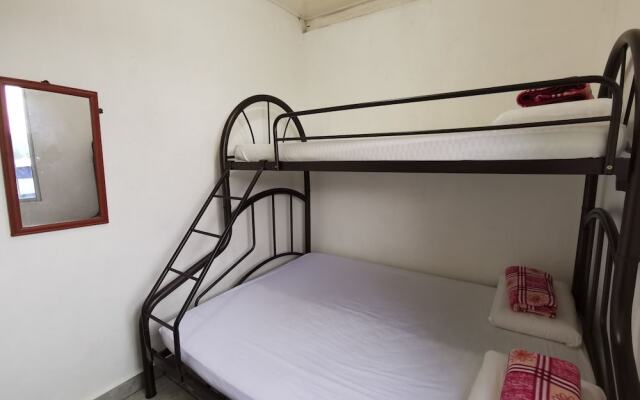 SPOT ON 89963 Sinurambi Homestay 2