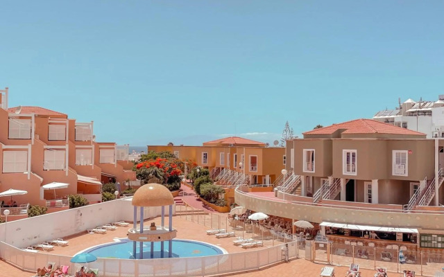 Orland, center of Las Americas LA205