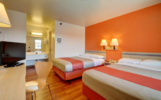 Motel 6 Windsor Locks, CT - Hartford