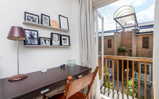 Quirky 2BR flat with terrace, near Shoreditch!