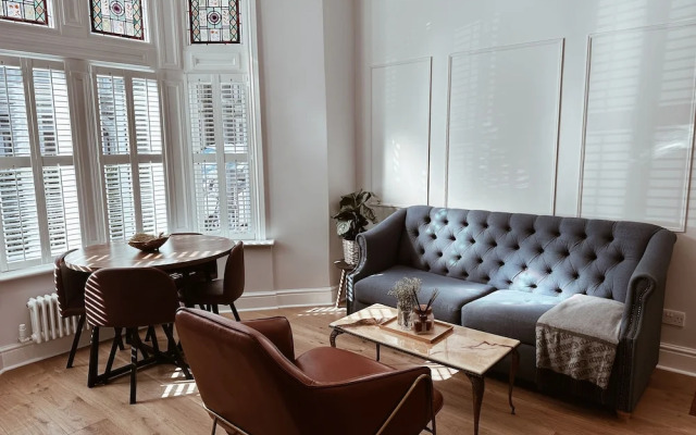 Pontcanna Sapphire-Cardiff City Centre