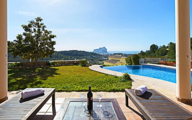 Villa - 6 Bedrooms with Pool, WiFi and Sea views - 106412