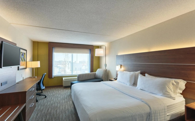 Holiday Inn Express & Suites Belleville by IHG