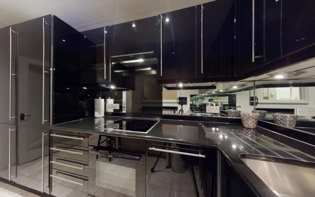 1 Bedroom Duplex Apartment in Pont Street