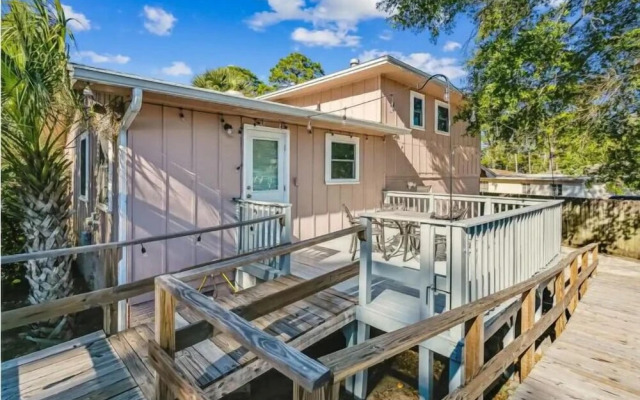 Near Downtown Beach House Apt