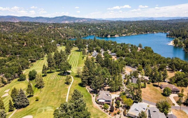 Creme De La Creme 2 - Pet Friendly and Amazing Golf-Course Views by Yosemite Region Resorts