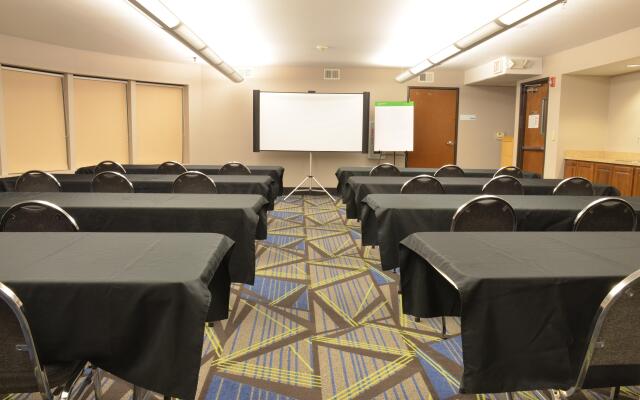 Holiday Inn Express Waterloo Cedar Falls by IHG