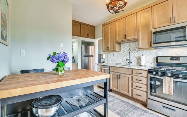 Albany Vacation Rental w/ State Capitol Views!