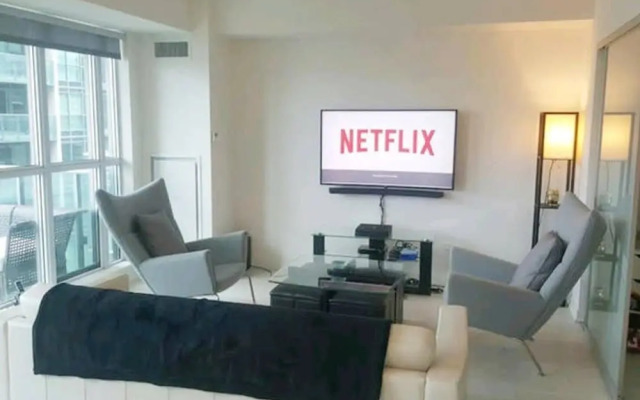 Downtown Condo Near Exhibition W/Balcony