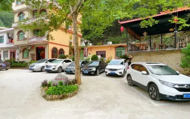 Yishan Bishui Inn