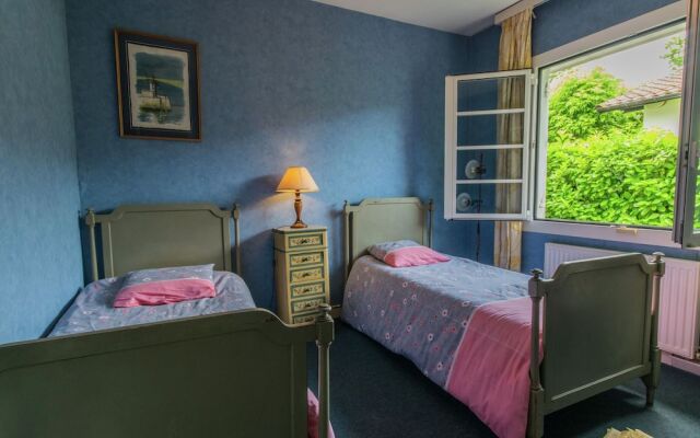 Stylishly Furnished House With Garden 7-minute Walk From the Beach