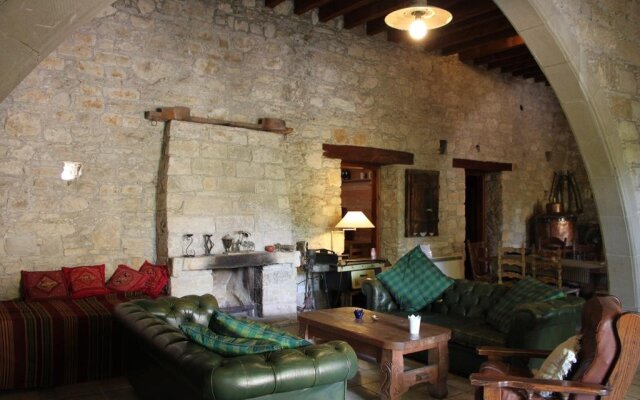 Moustos Traditional House
