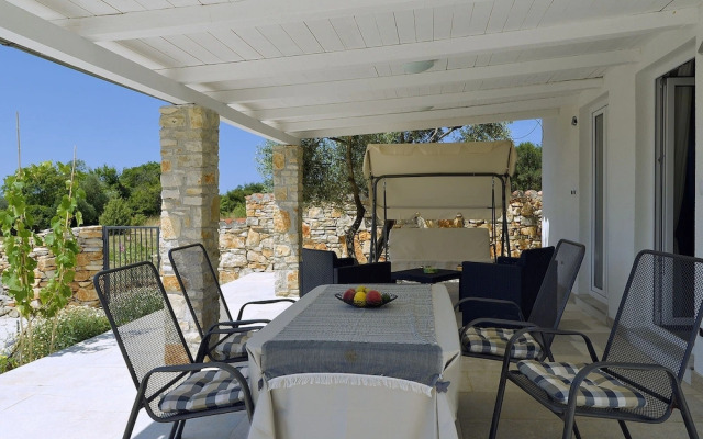Boutique Villa in Peroj With Garden