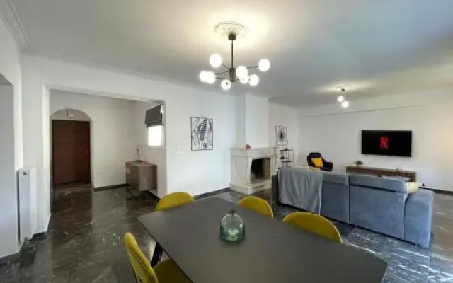 Central & Spacious 105Sq Meters Apt In Viktoria