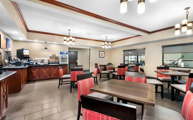 Comfort Inn & Suites North East