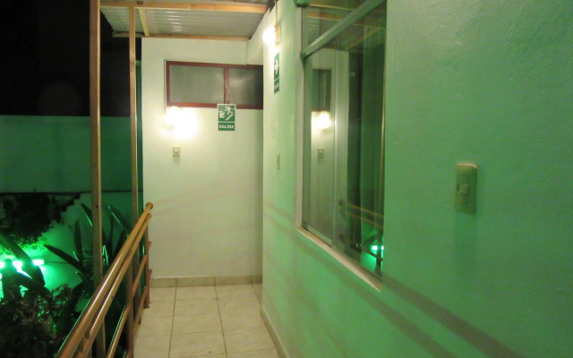 Las Palmeras Inn