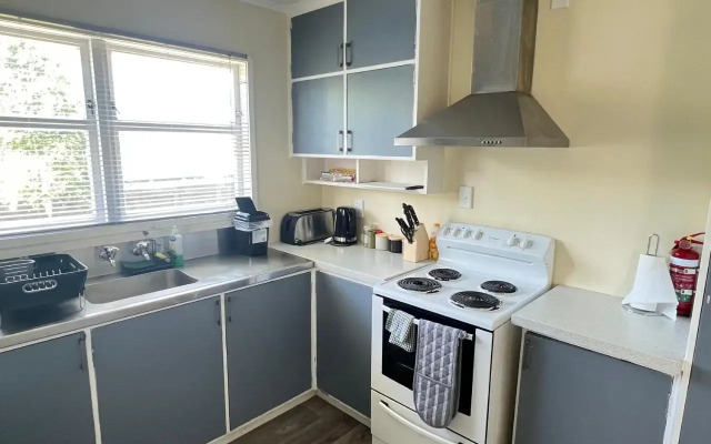 Spacious 3 BR near skyline-5 min walk