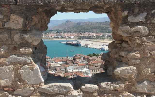 Quiet spacious apartment in Nafplio