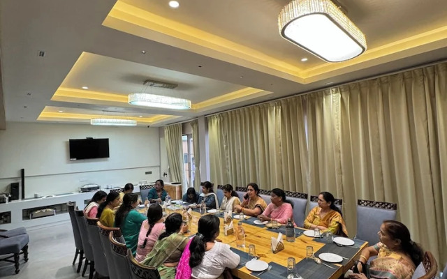 Hotel Aditya Grand - Bhopal