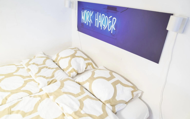 Cosy Studio In Central Party District.