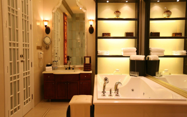 The Mansion Hotel