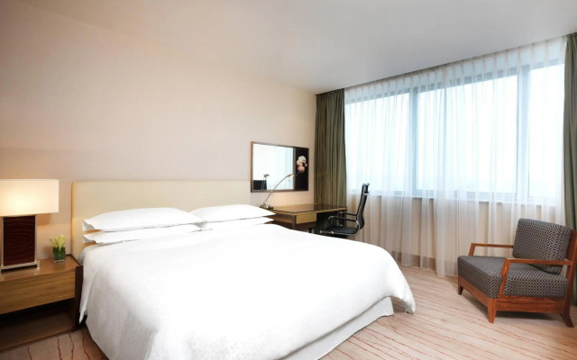 Four Points by Sheraton Shanghai, Daning